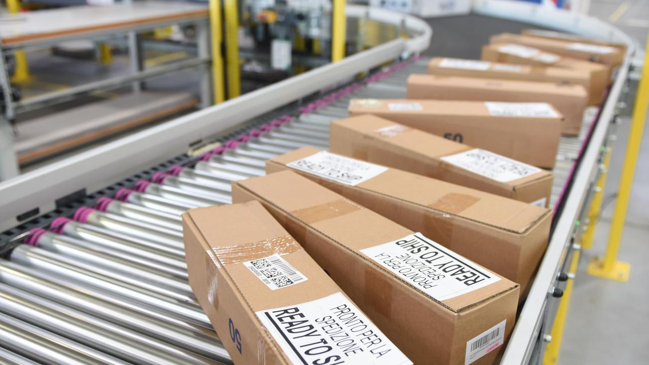電子商取引、ロッカー革命: 荷物はロッカーに到着し、受け取りはセルフサービス、配達、発送、物流が行われます