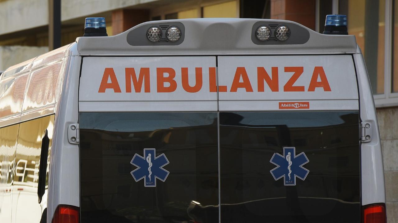 Tragedia nella notte nel Cilento, auto precipita in un dirupo: morti ...