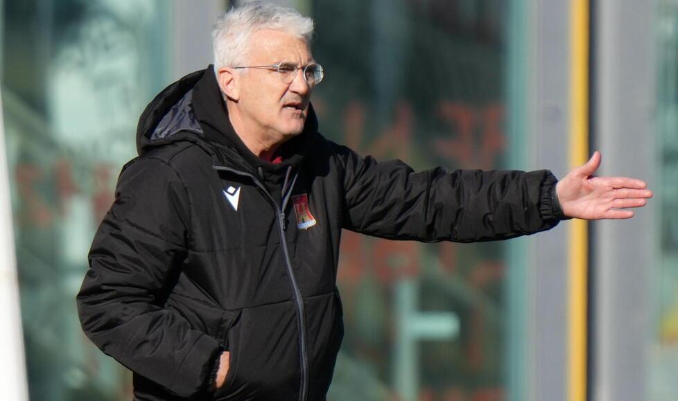 Azione di gioco tra Pontedera e Livorno