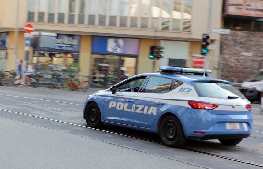 https://api-sites-prd.saegroup.abinsula.com/api/social/image/contentid/policy:1.100874999:1779870936/volante%20polizia%20firenze.jpg