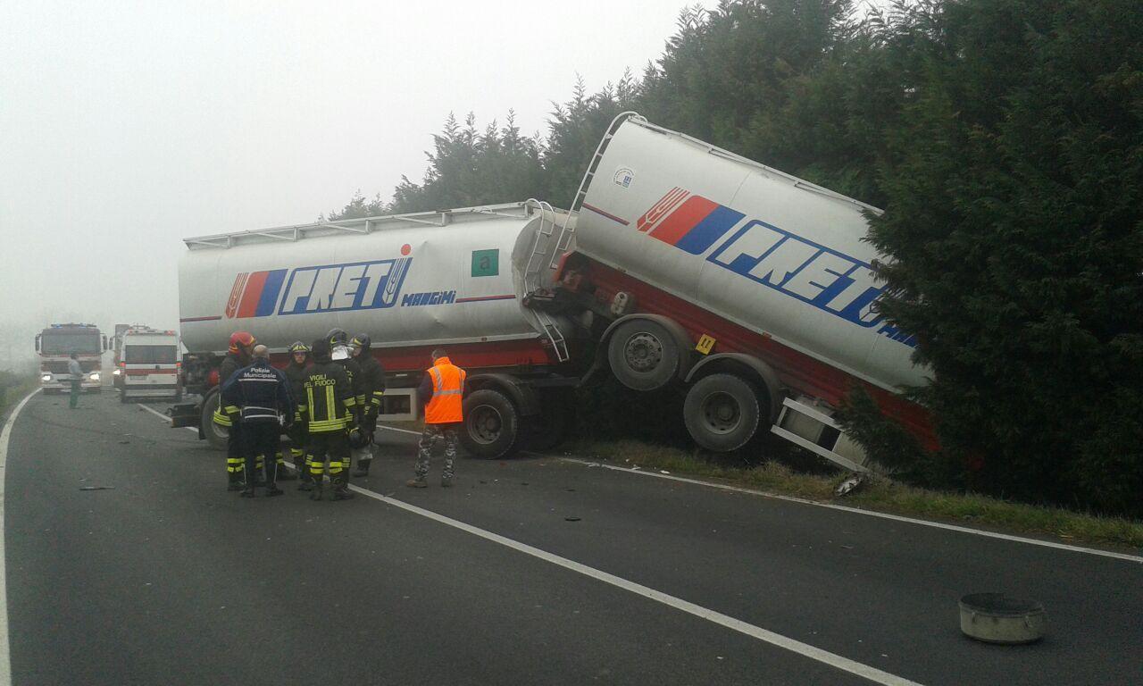 Incidente tra auto e tir, paura sulla Pedemontana - Gazzetta di Reggio