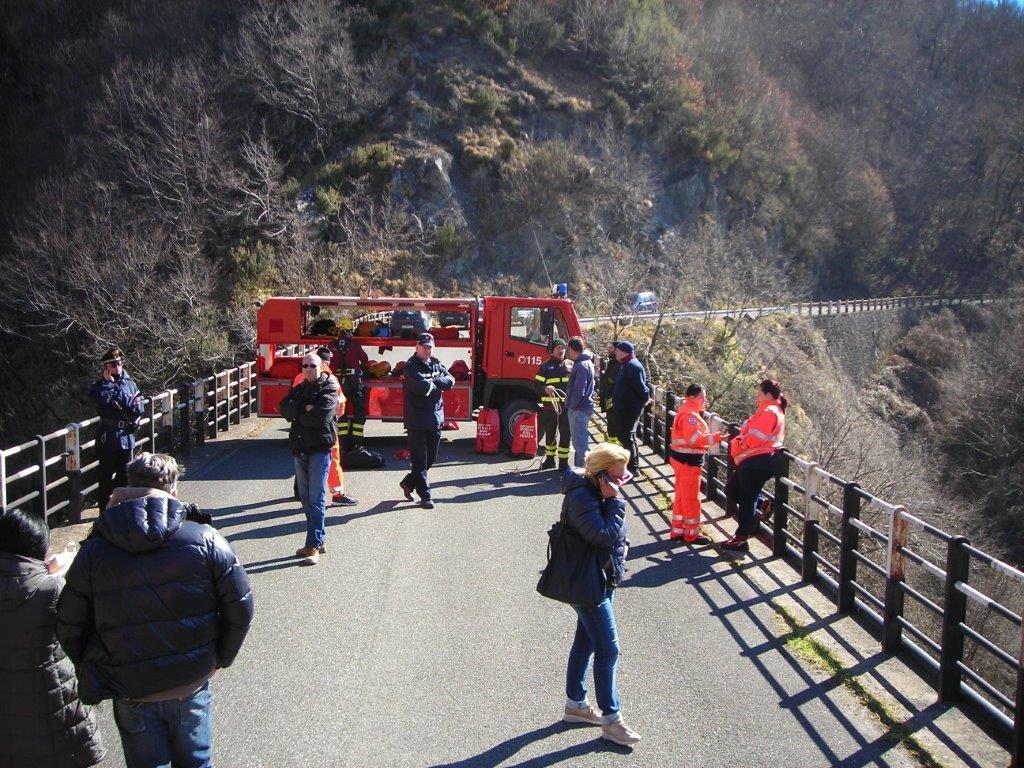 Artigiano di 53 anni muore dopo un volo di 50 metri - Il Tirreno