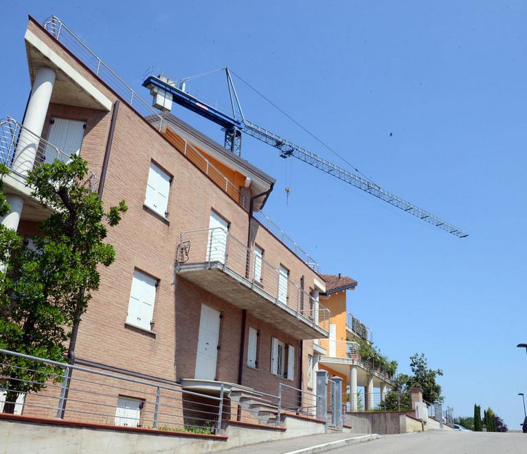 Cade Pezzo Di Gru Tragedia Sfiorata Da Anni Denunciamo Il Pericolo 