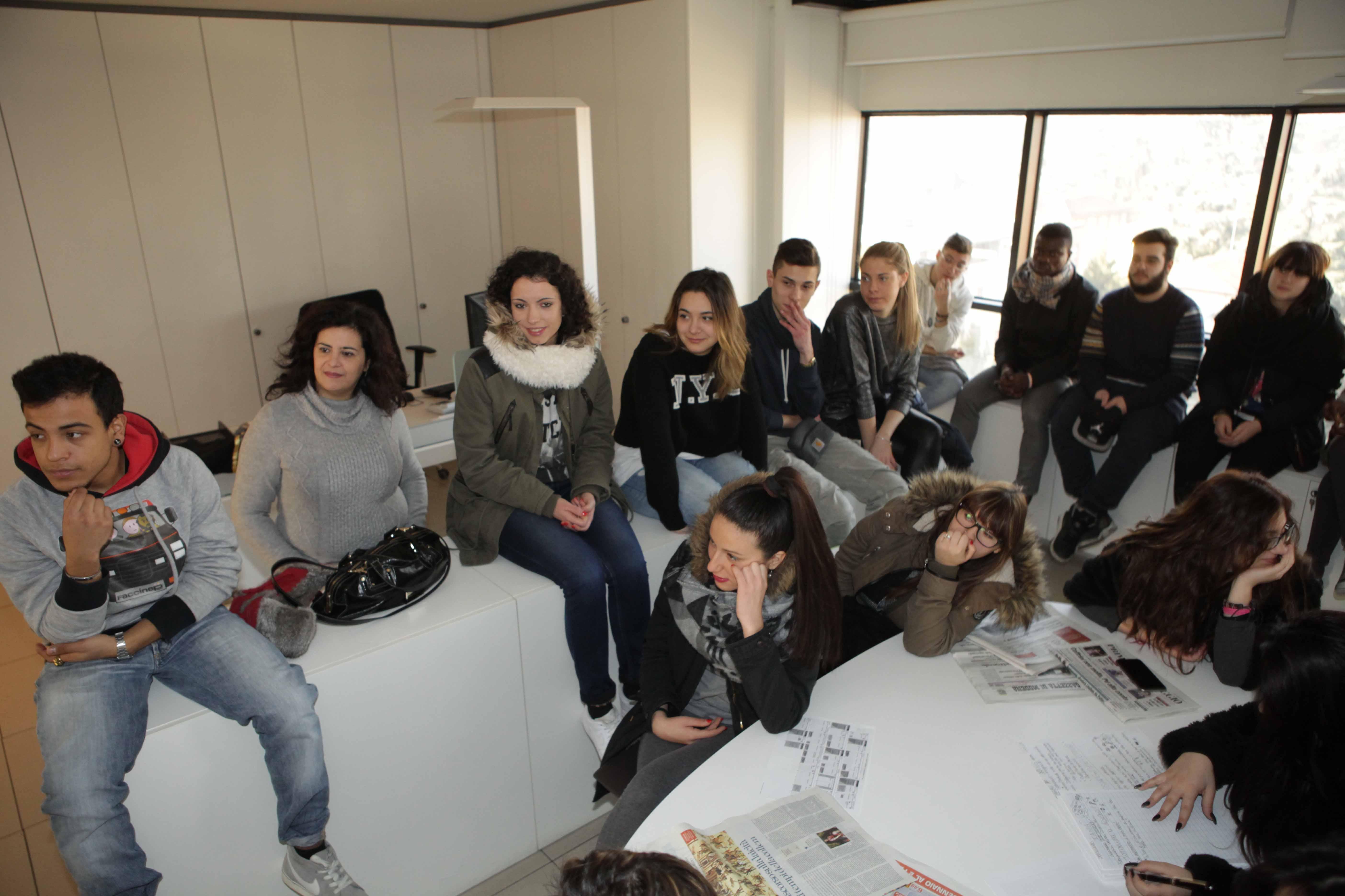 Gli studenti del Filippo Re in visita alla Gazzetta di Reggio Gazzetta di Reggio Gli studenti del Filippo Re in visita alla Gazzetta di Reggio Gazzetta di Reggio