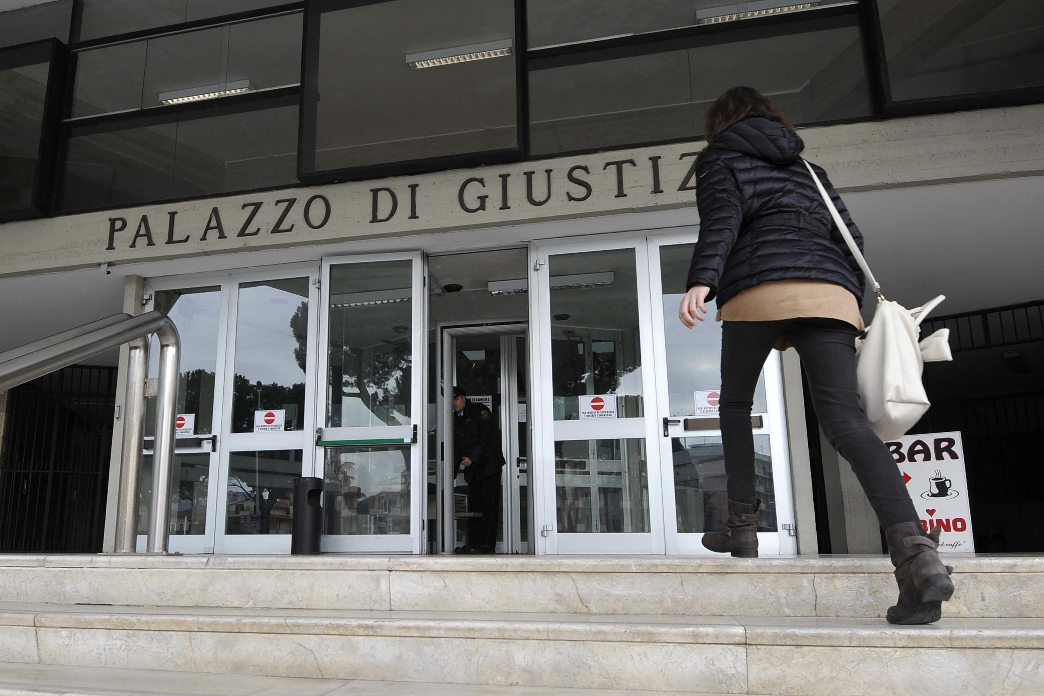 Gatti Trovati Morti Nel Congelatore Pensionato Finisce Sotto Processo 