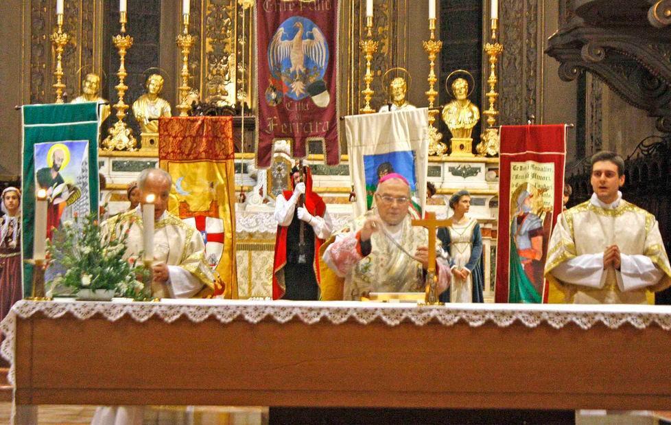 Duomo Gremito Per I Palii E Oggi Gli Sbandieratori La Nuova Ferrara