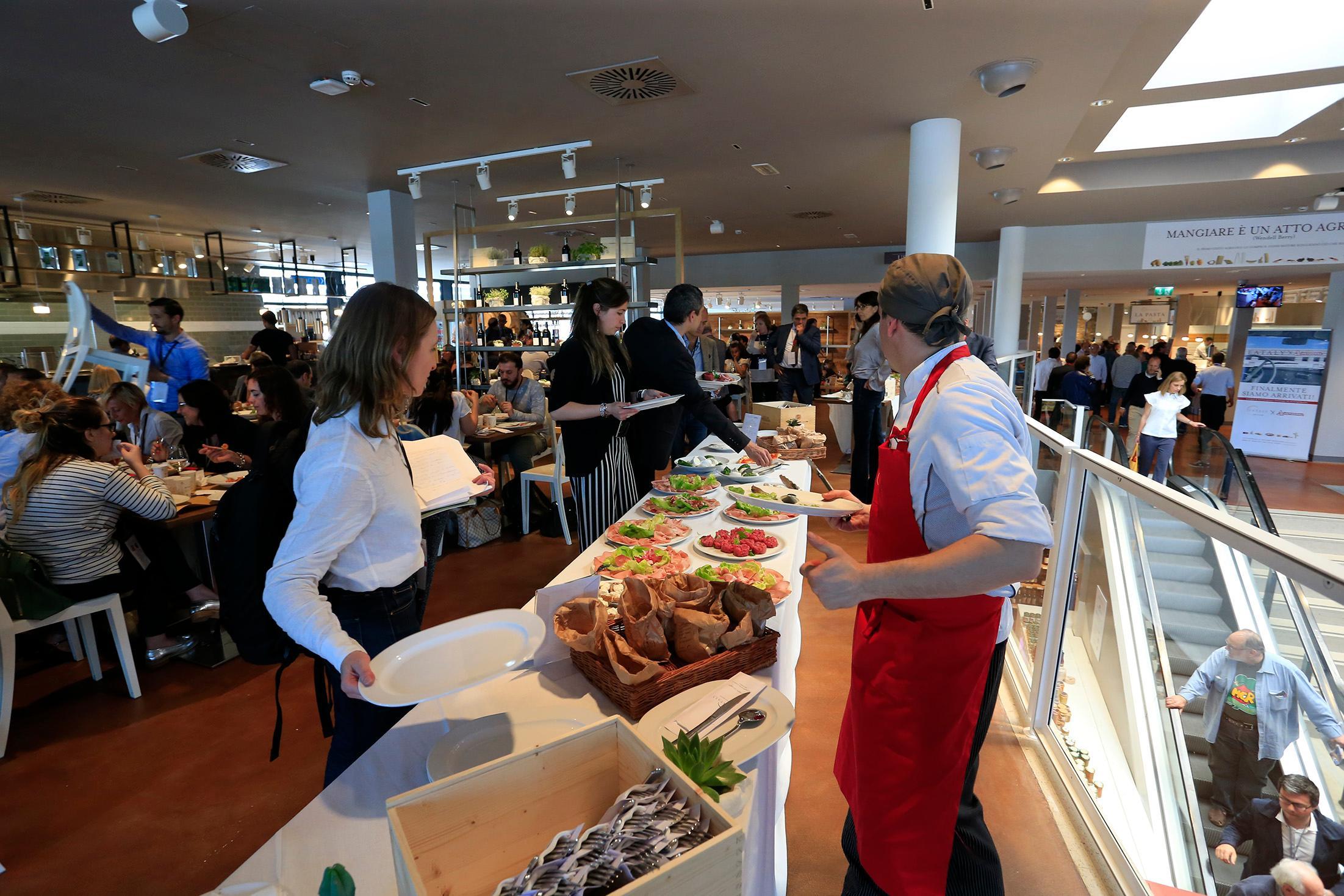 Autogrill Eataly di Modena, il viaggiatore scopre le delizie