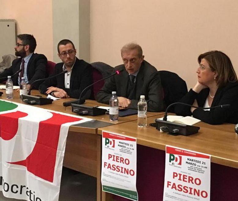 Sala Strapiena Per Fassino Che Attacca Gli Scissionisti Il Tirreno
