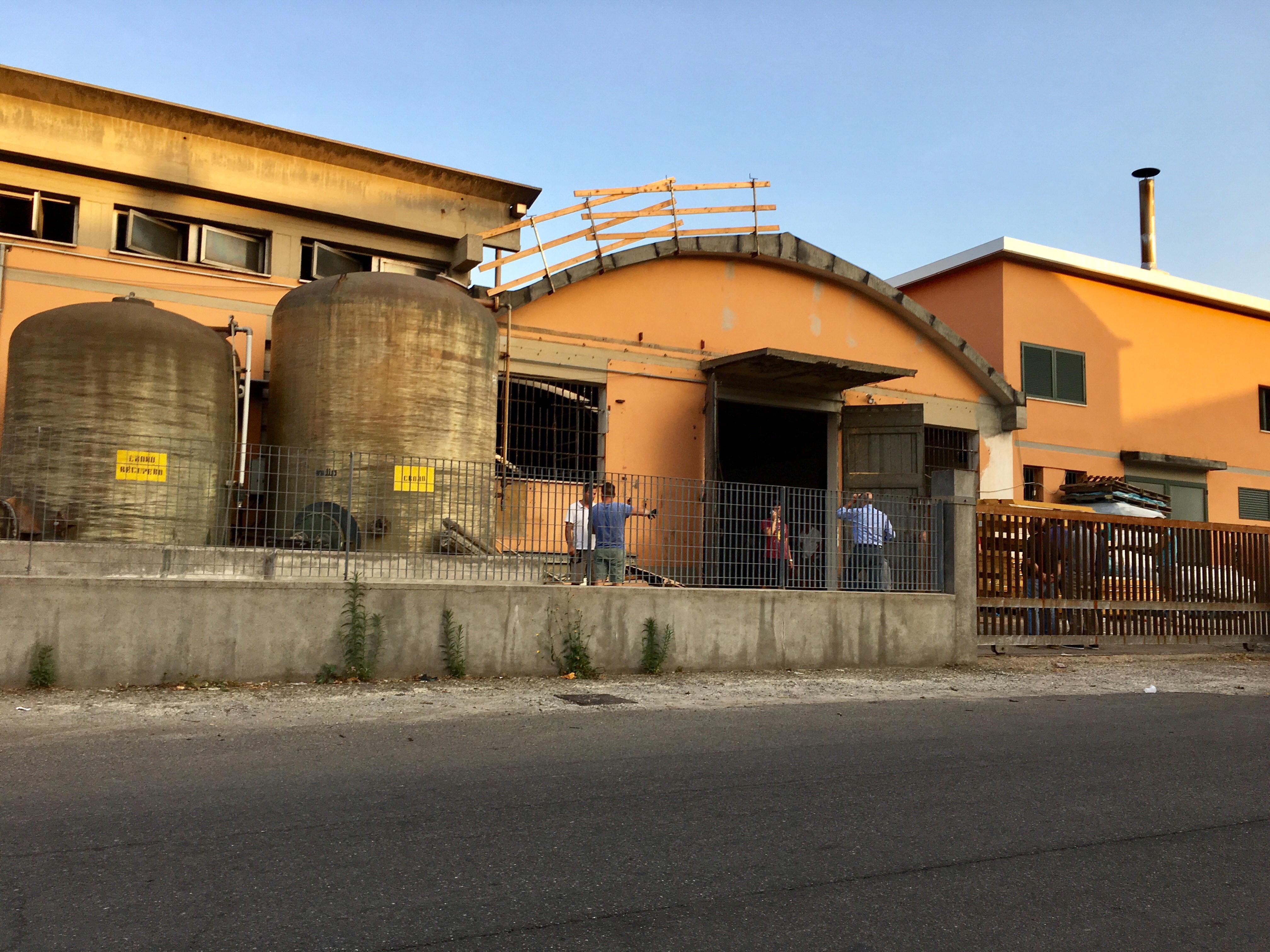 Muore dopo una caduta da cinque metri di altezza - Il Tirreno
