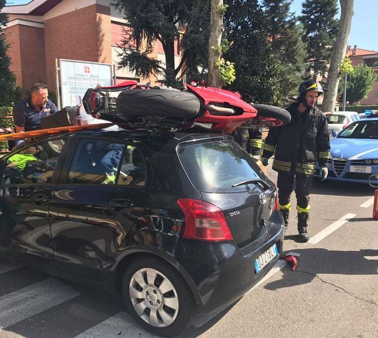 Schianto tra auto e moto a Carpi: grave 24enne - Gazzetta di Modena