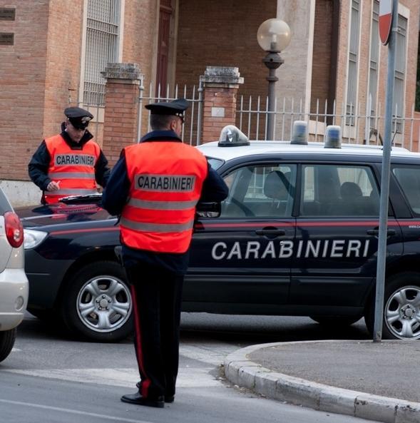 Minaccia Una Commessa E Tenta Di Rubare Una Borsa Il Tirreno