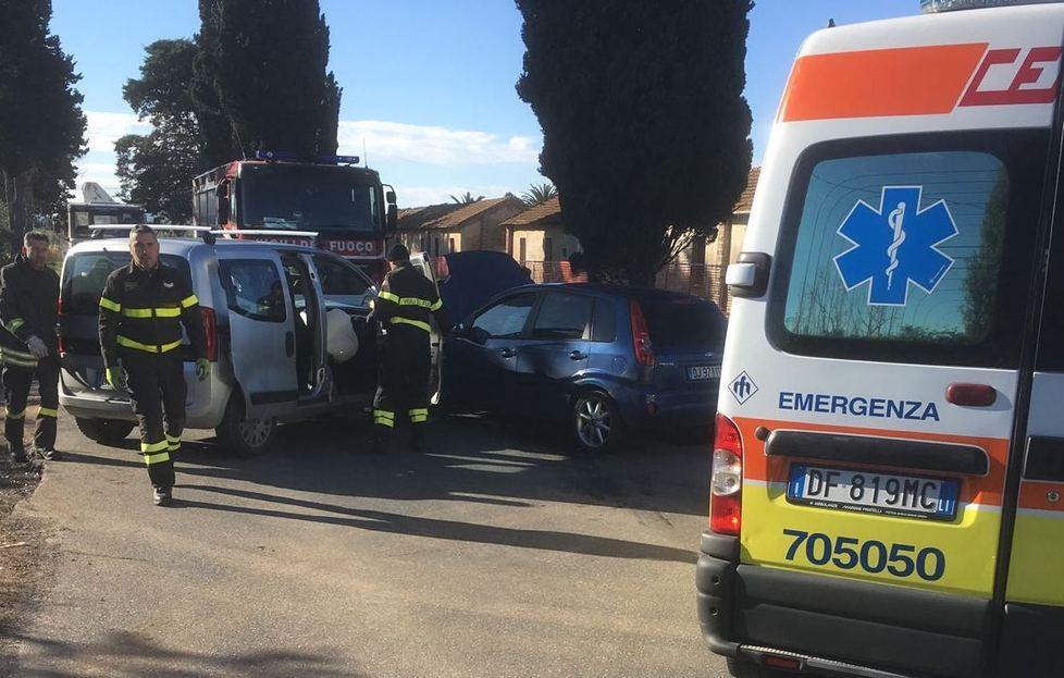 Due feriti in uno scontro frontale - Il Tirreno