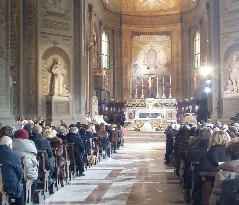 Carpi Duomo Gremito Per La Messa In Tv Gazzetta Di Modena