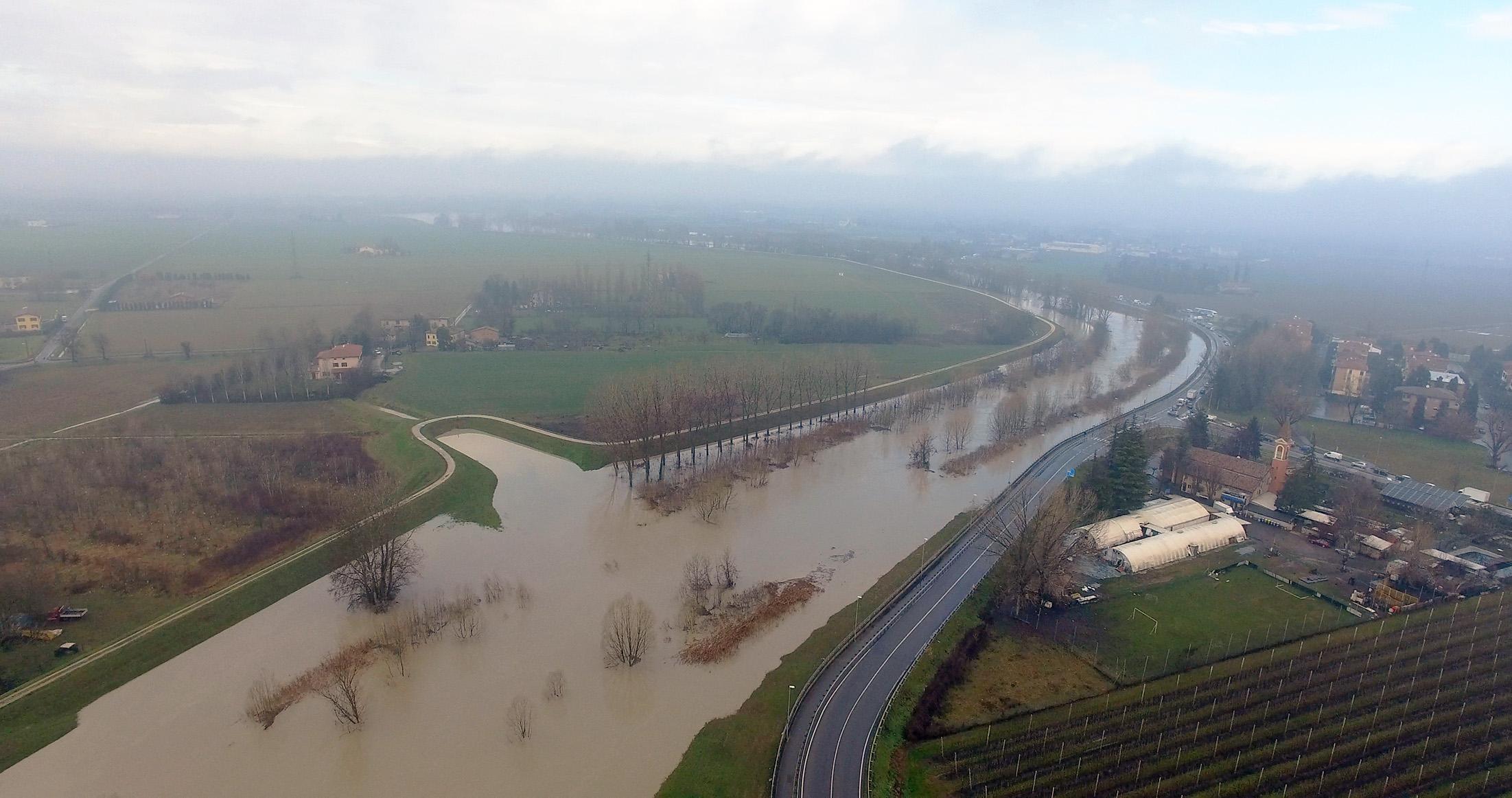 Allerta fiumi a Modena Aperto ponte Curtatona, riaperti ponte Alto e