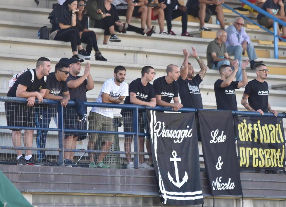 Il Viareggio calcio “censura” il dg Alessandro Doga dopo la testata al