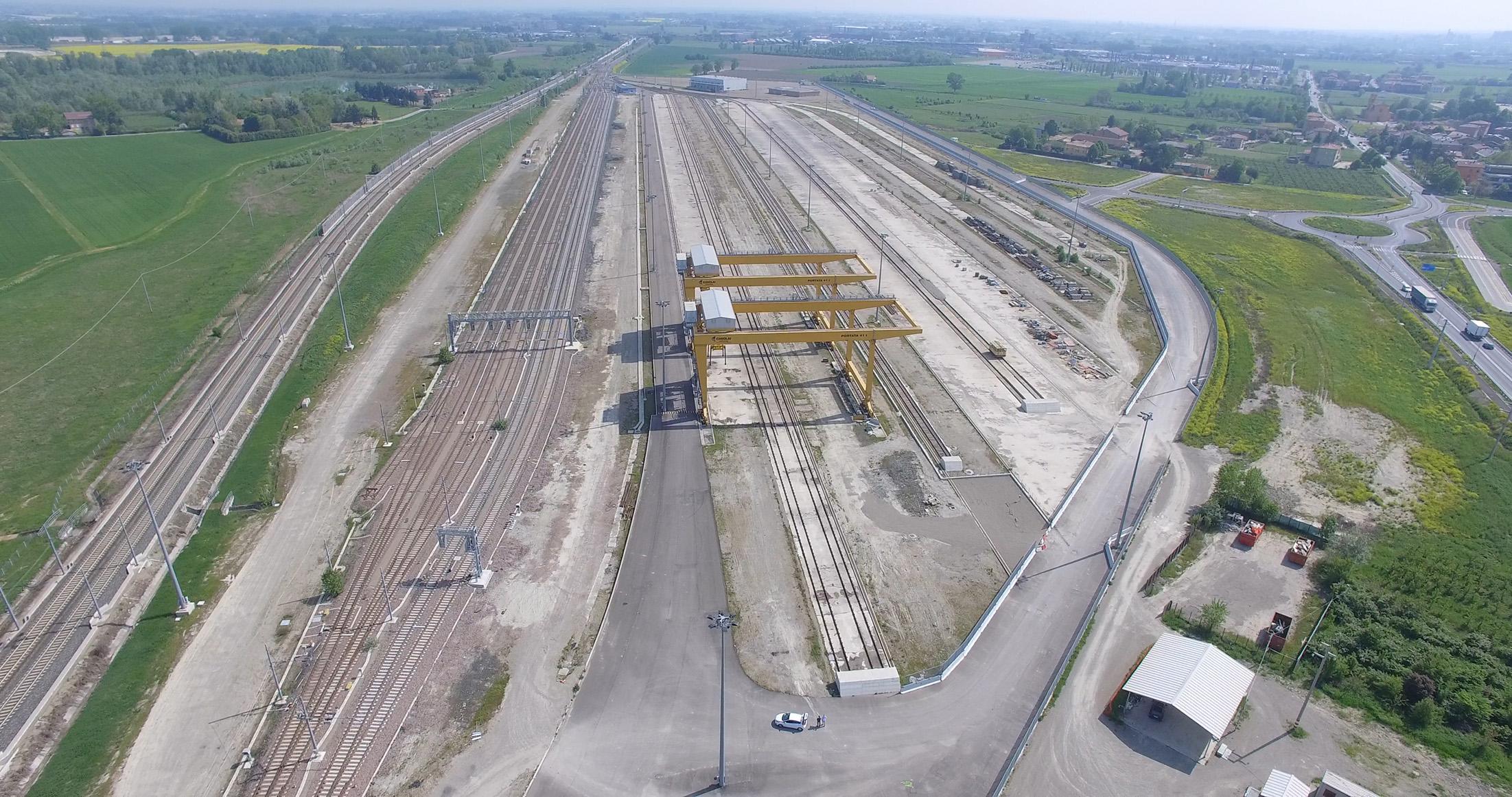 Modena, l'arrivo di un carico di argilla dalla Germania ha aperto lo