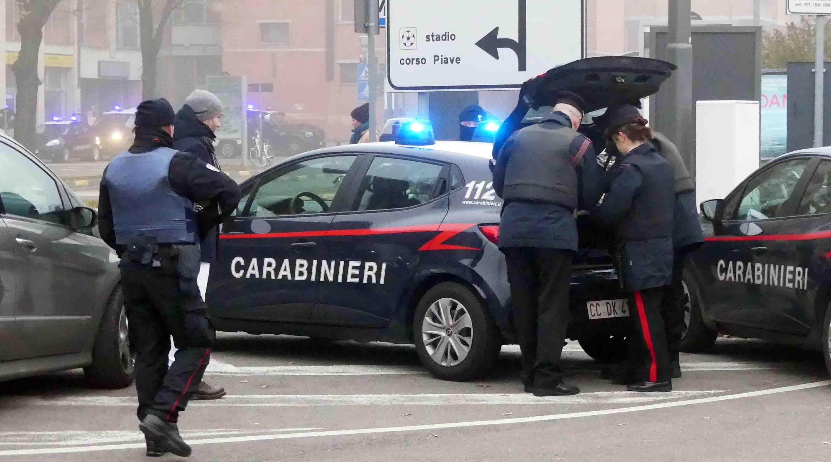carabinieri ferrara via del campo