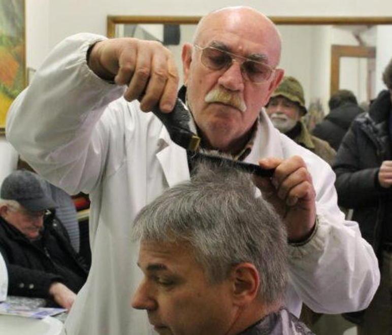 Addio A Tonino Lo Storico Barbiere Del Paese Il Tirreno