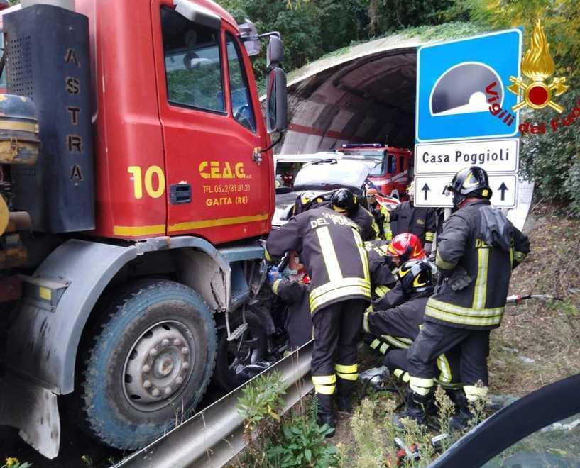 Con l’auto contro una betoniera 78enne incastrato nelle lamiere Gazzetta di Reggio Con l’auto contro una betoniera 78enne incastrato nelle lamiere Gazzetta di Reggio