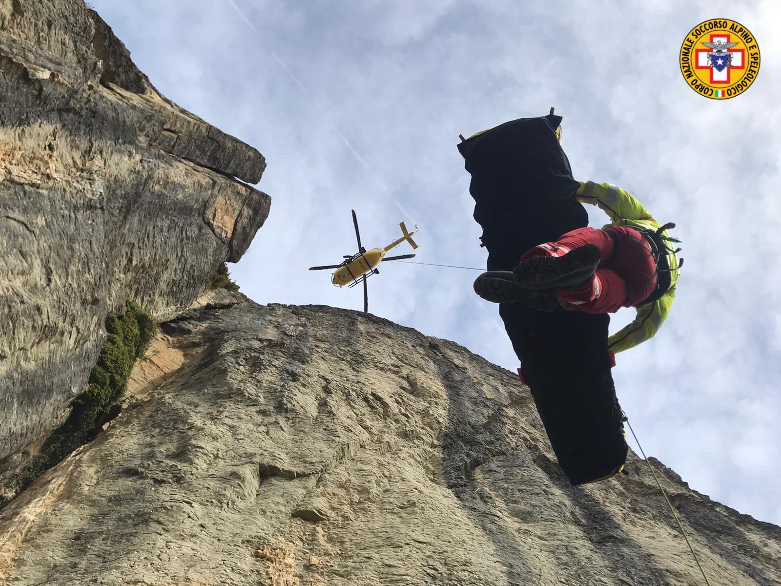 Cade durante un'arrampicata sulla Pietra, grave un 28enne - Gazzetta di ...