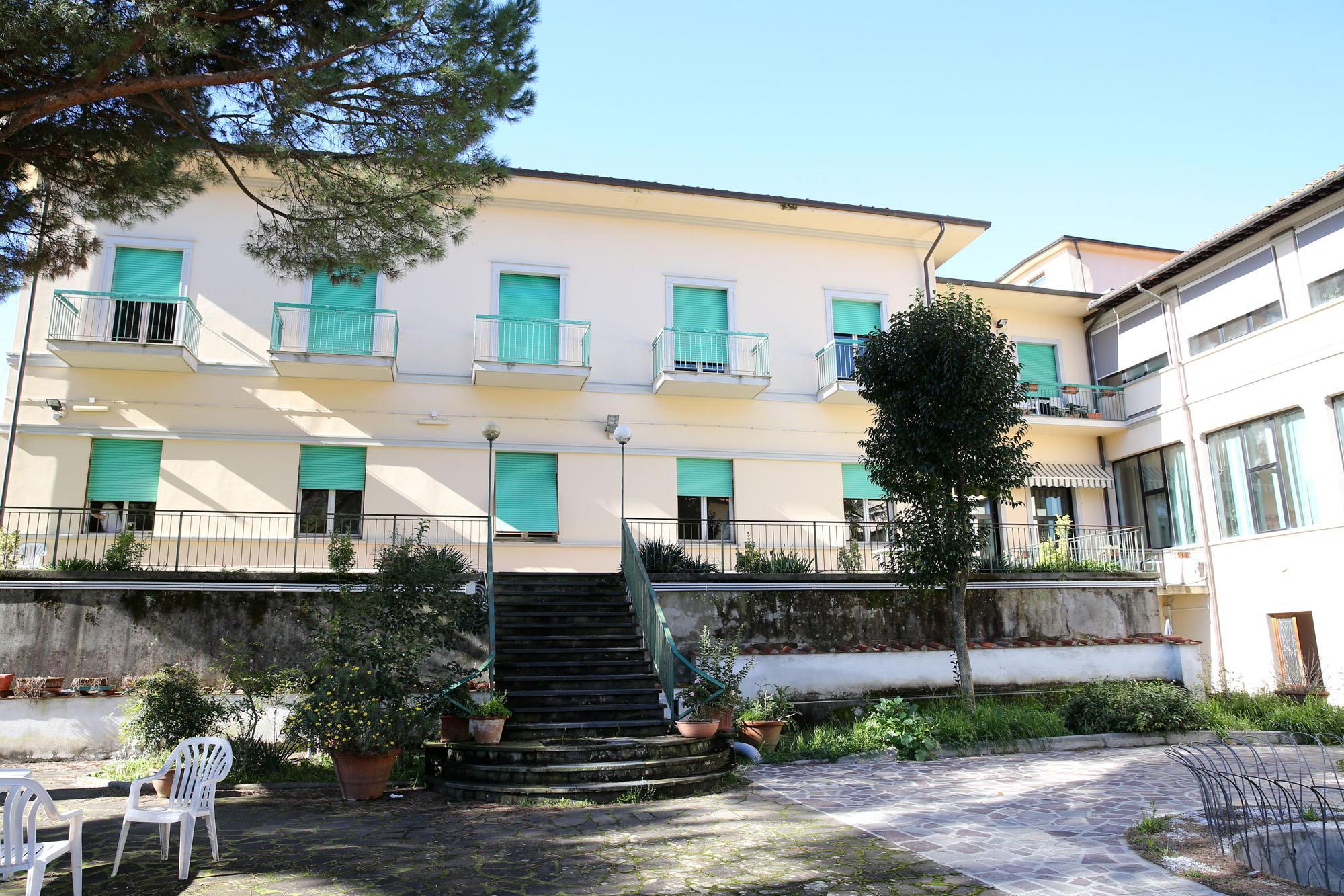 Morto l'anziano ospite del San Domenico di Pescia colpito dal virus Il