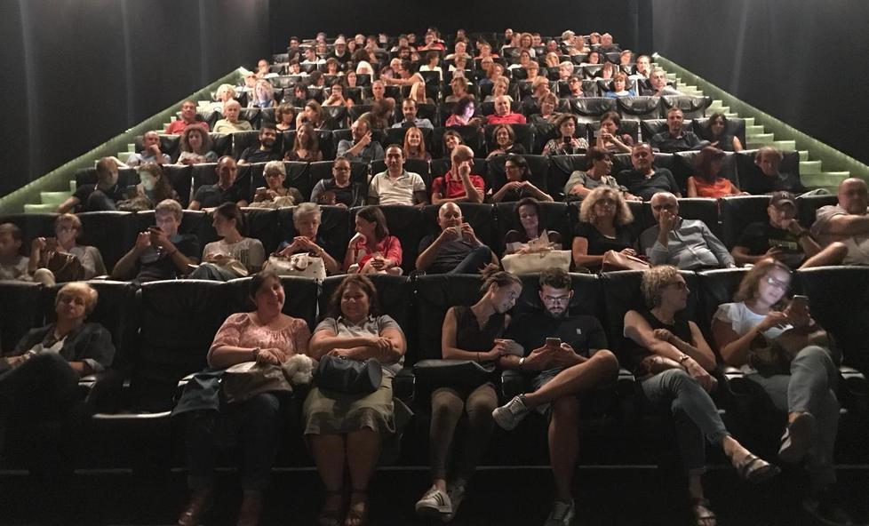 Modena. Ipotesi per i cinema una proiezione a film con il pubblico