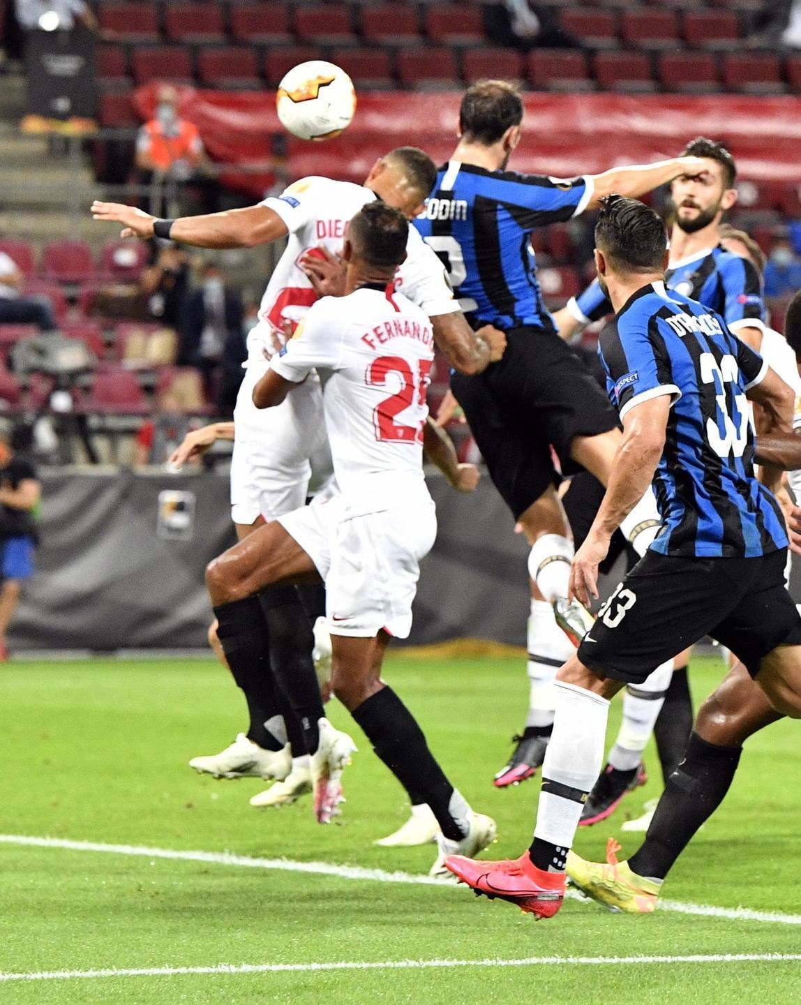 Inter Cos Fa Male L Europa Un Tab Fa Festa Il Siviglia Il Tirreno