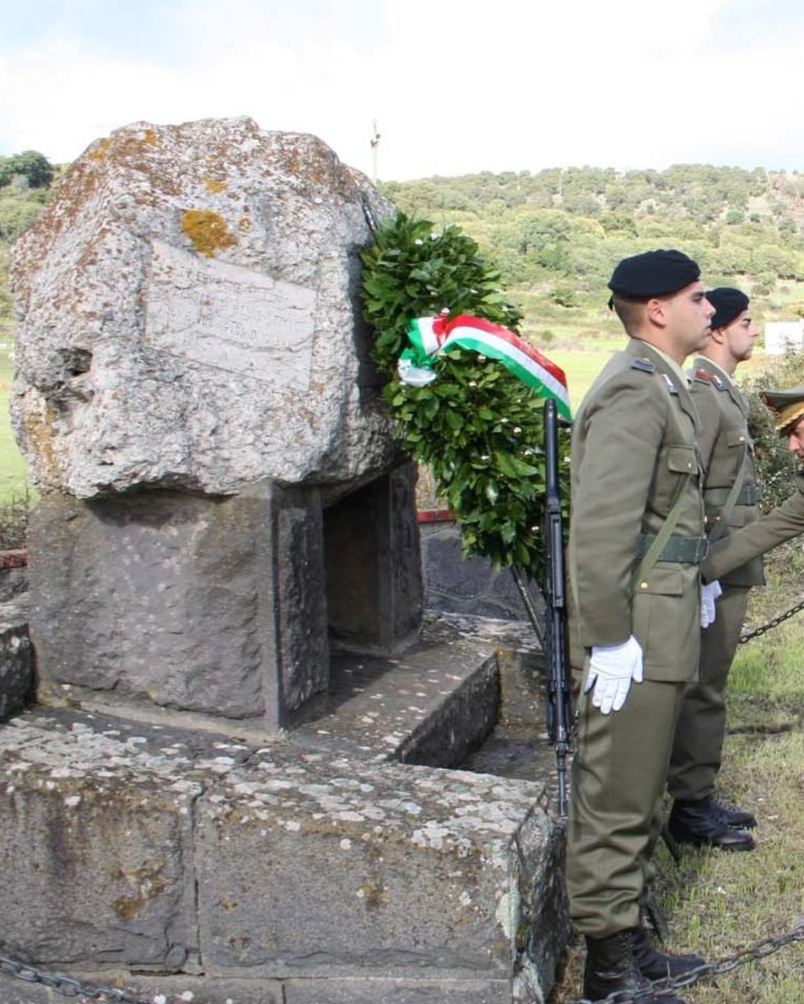 Cerimonia per i Caduti, solo la deposizione delle corone - La Nuova ...