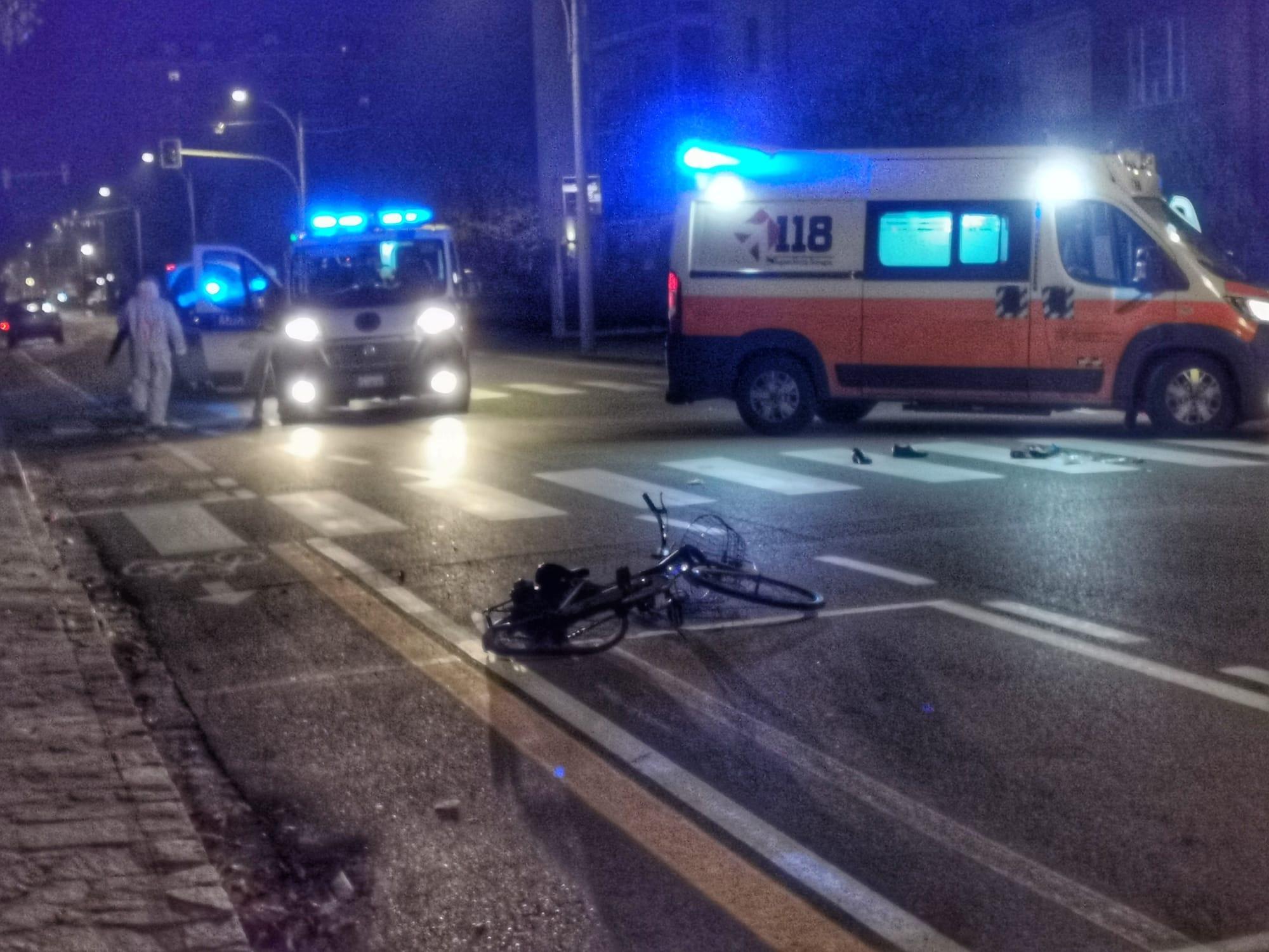 Carpi Auto Travolge Una Bicicletta Ferita Una Donna Gazzetta Di Modena