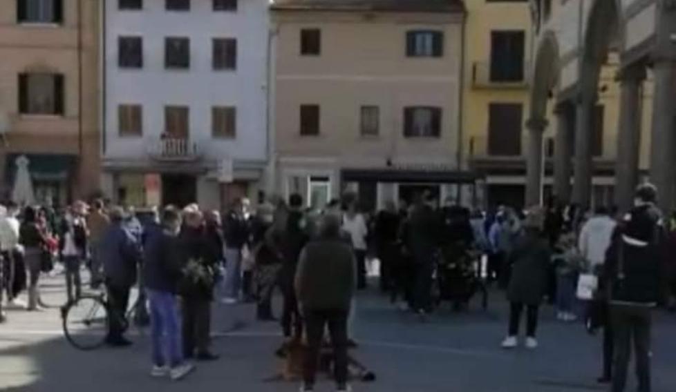 Anche l’ulivo benedetto fa scattare la polemica sugli assembramenti Il Tirreno Anche l’ulivo benedetto fa scattare la polemica sugli assembramenti Il Tirreno