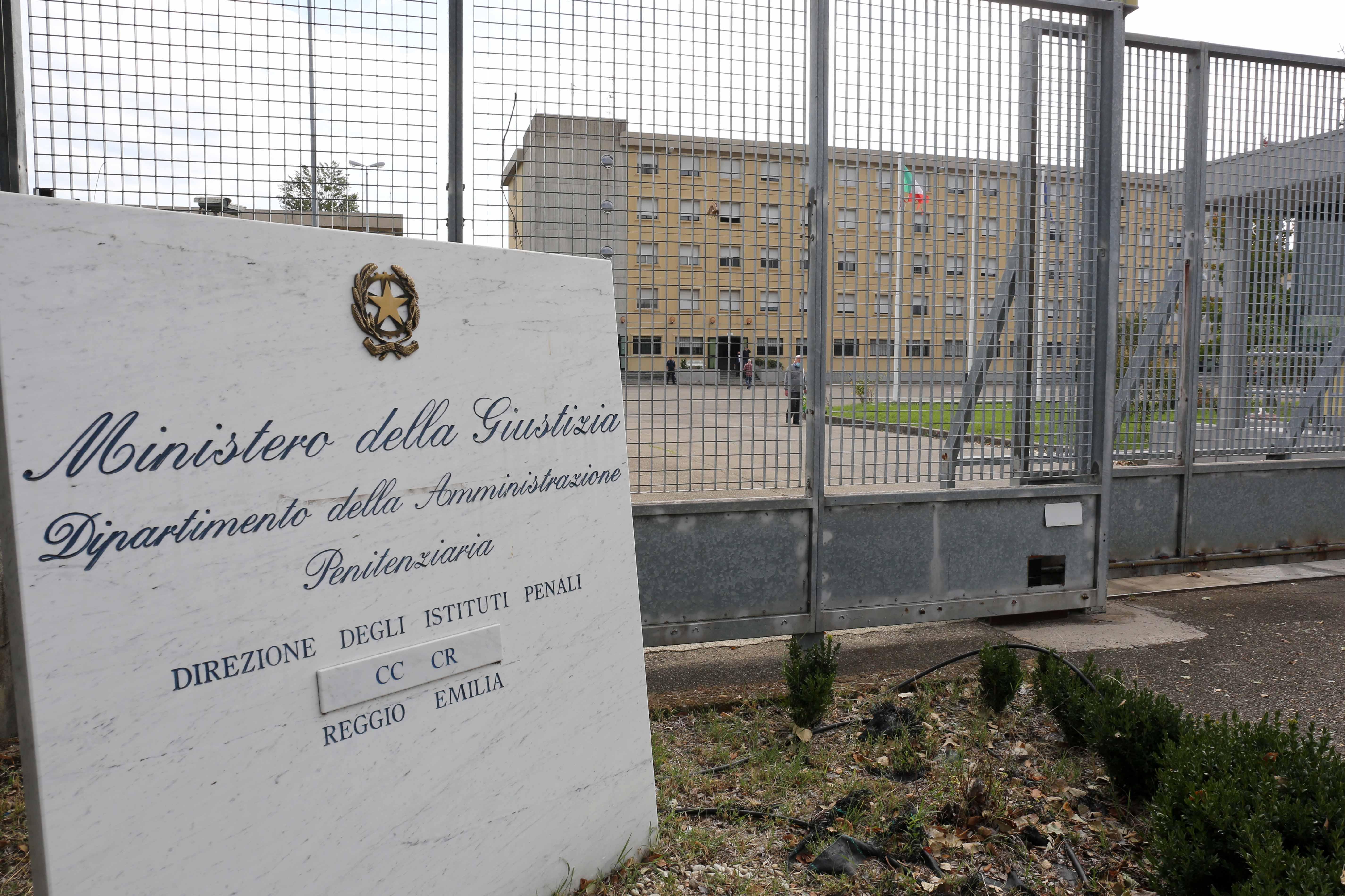 «Ospedale da campo dentro il carcere ed esercito al di fuori» Gazzetta