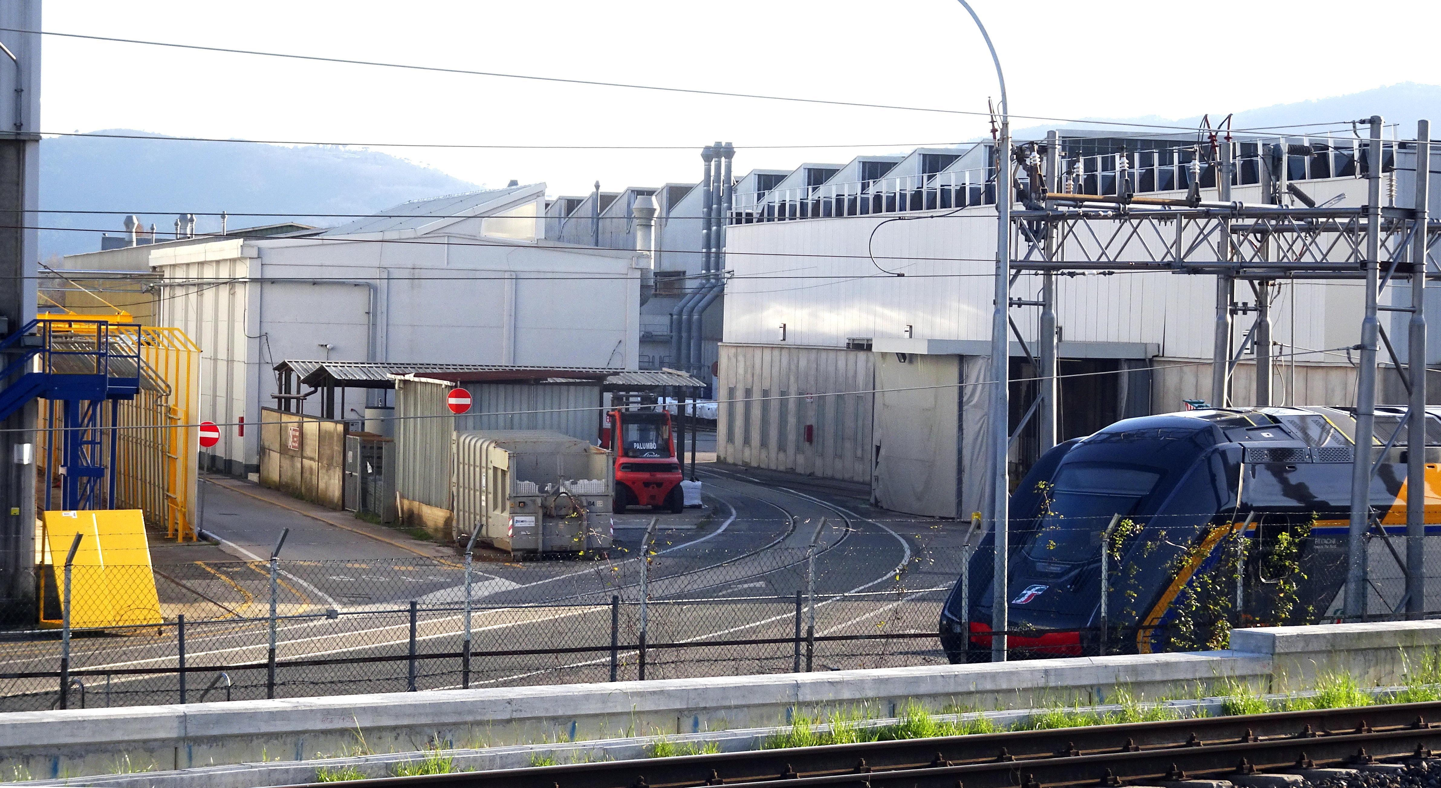 Un minuto di silenzio per Luana nello stabilimento Hitachi di Pistoia Il Tirreno Un minuto di silenzio per Luana nello stabilimento Hitachi di Pistoia Il Tirreno