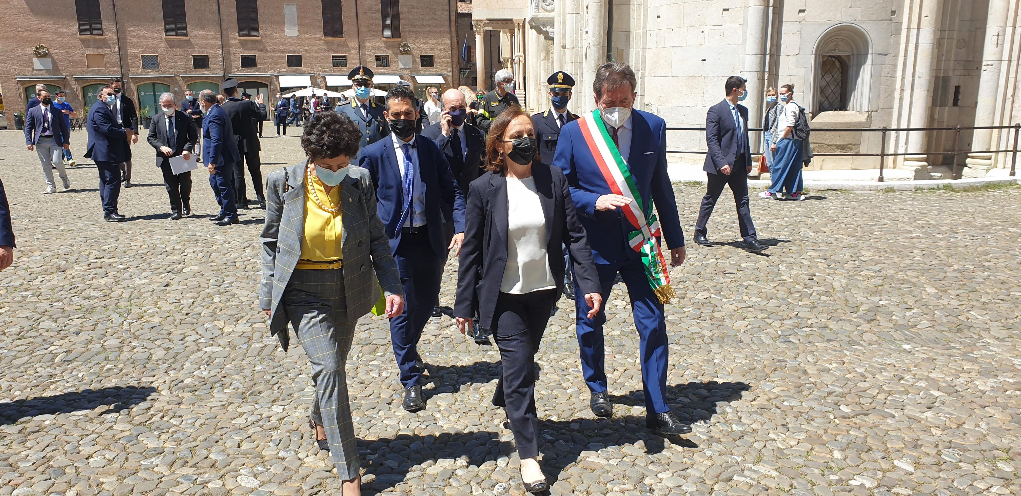 Modena Anche Il Ministro Lamorgese Visita La Citt E Promette Rinforzi 