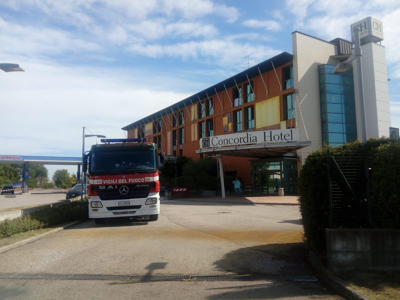 San Possidonio Crolla Controsoffitto Due Profughi Afghani Feriti 