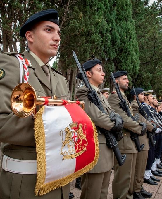 Caduti in guerra, picchetto d’onore dei Sassarini - La Nuova Sardegna