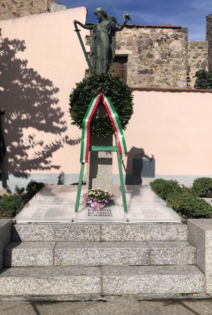 Cerimonia per ricordare i morti in guerra - La Nuova Sardegna