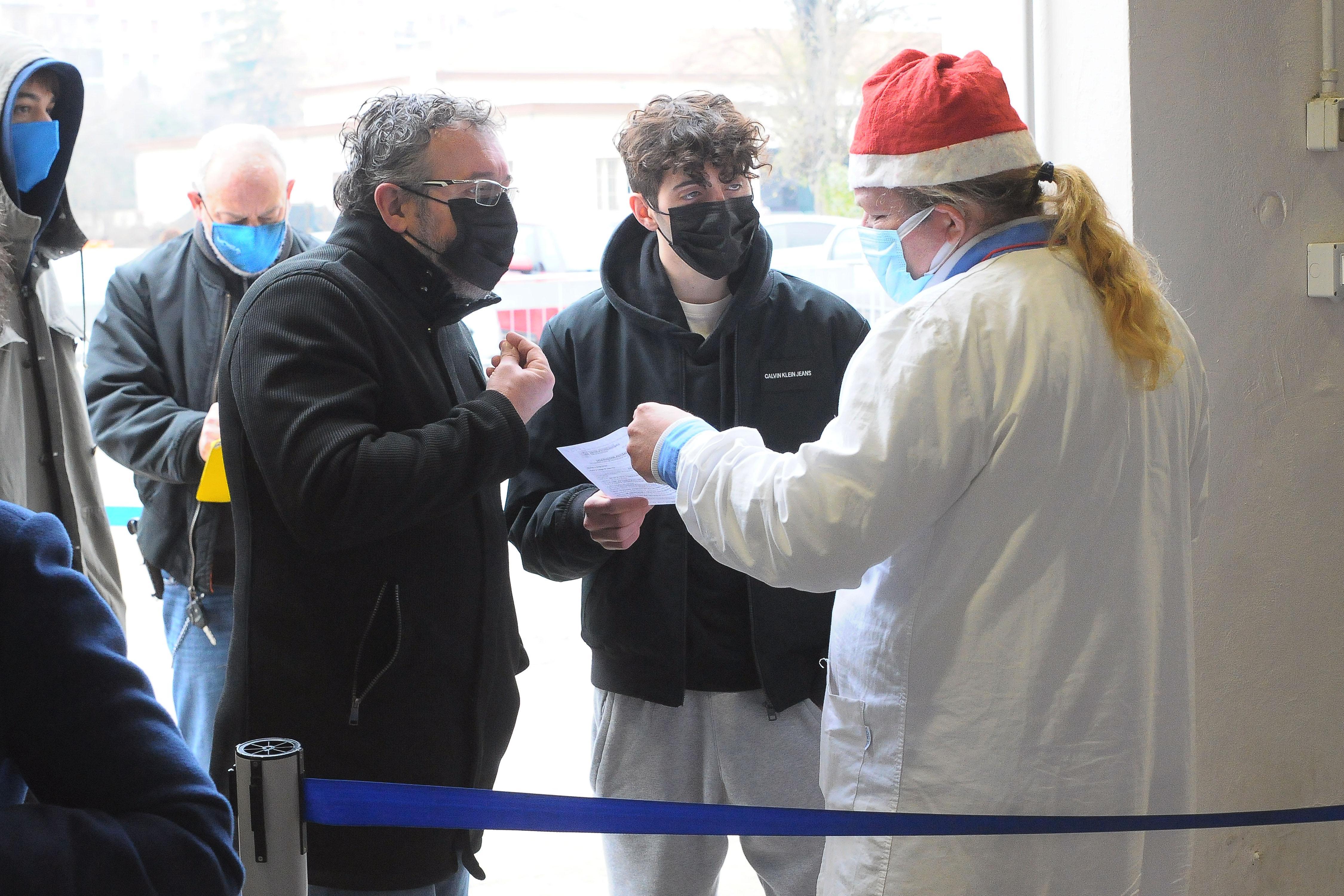 Modena, Natale in fila per la terza dose allo Hub vaccinale Gazzetta di Modena