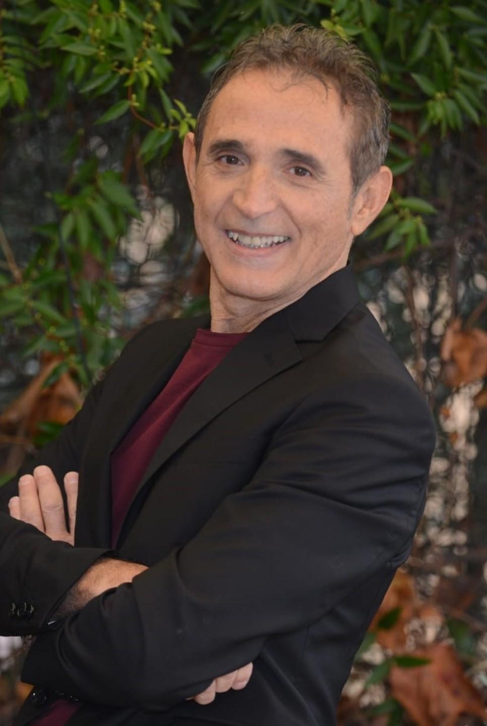 Tore Fazzi racconta in tv la storia dei Collage La Nuova Sardegna