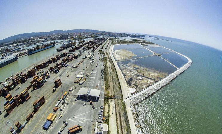 livorno-firma-decisiva-per-la-realizzazione-della-darsena-europa-il