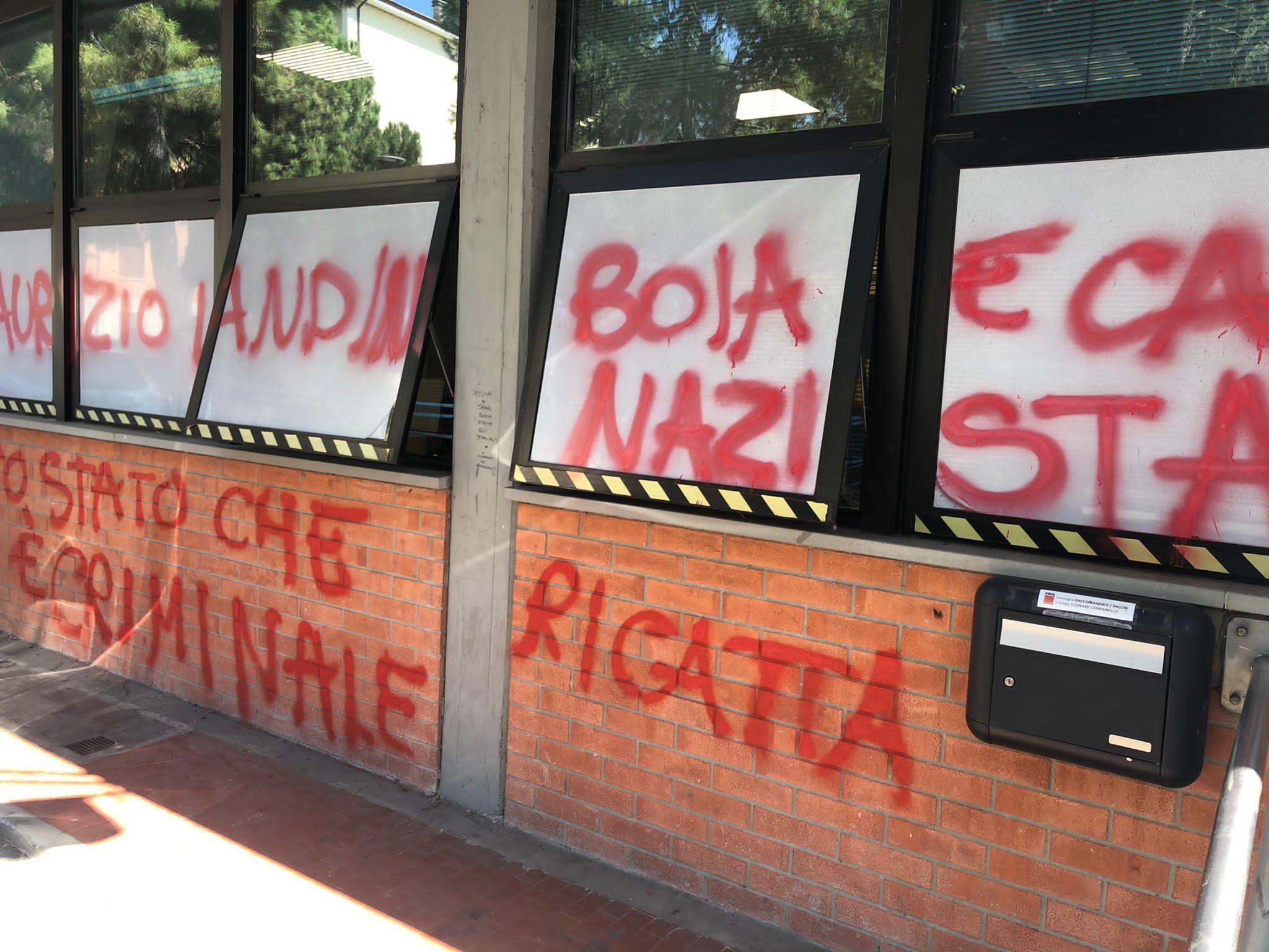Reggio Emilia Imbrattata La Sede Della Cgil Sud Gazzetta Di Reggio
