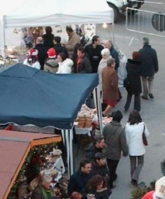 LEMAX Chiosco In Metallo Con Schiaccianoci Per Il Tuo Villaggio Di Natale 4 5x4 5x8 2h Cm