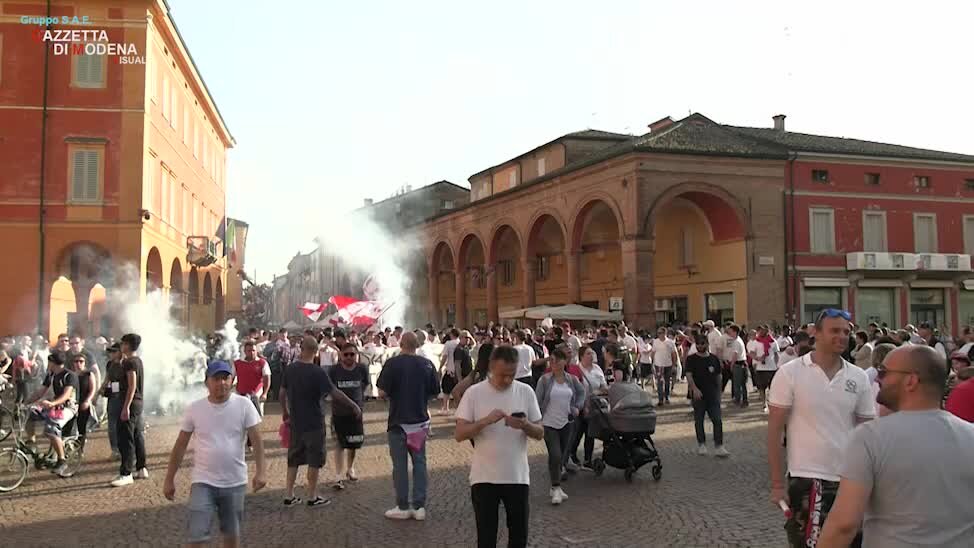 Il Carpi torna in Serie C, grande festa dei tifosi in città