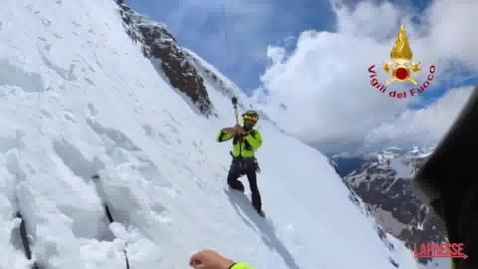 Cuneo, soccorso in elicottero uno scialpinista bloccato a 3 mila metri di quota