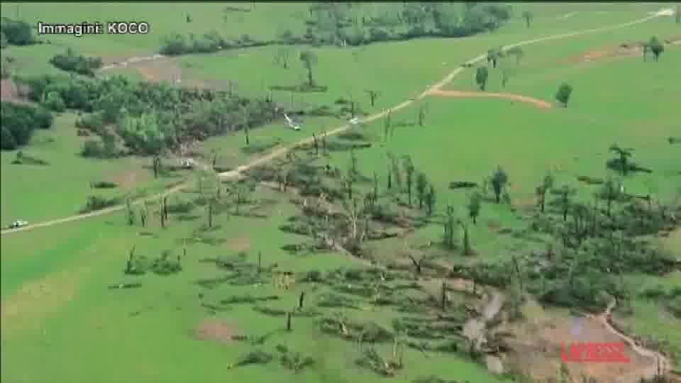 Usa, Oklahoma devastato da decine di tornado: le immagini