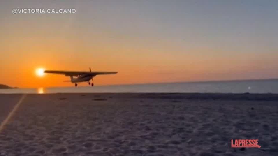 Long Island, l'aereo da turismo atterra su una spiaggia