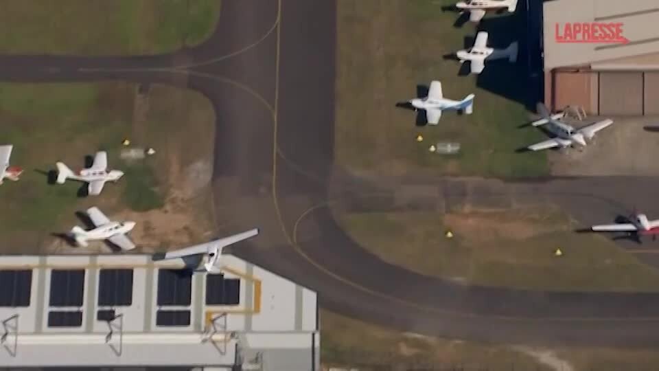 Sidney, un aereo leggero effettua un atterraggio di emergenza