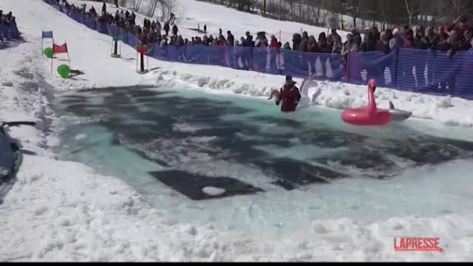 Usa, sciatori si lanciano nell'acqua ghiacciata: le divertenti immagini