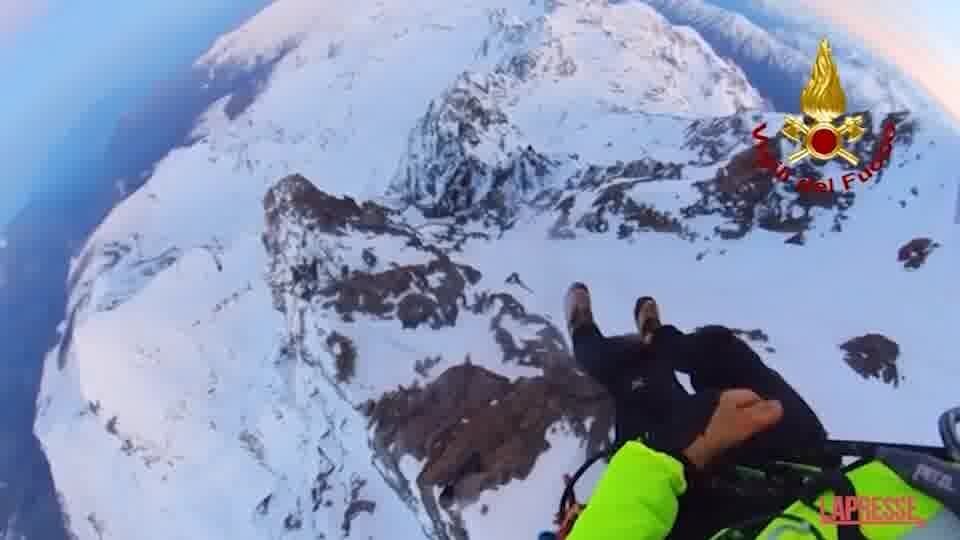 Cuneo, bloccati a 3.700 metri: il soccorso a due alpinisti francesi