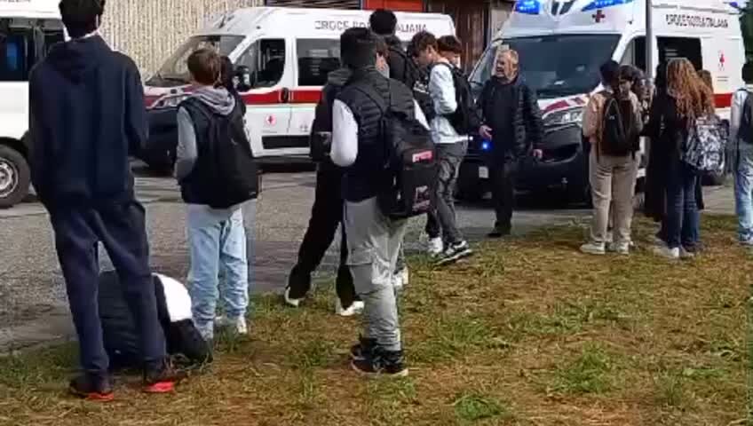 Nube tossica a Guastalla, evacuati Russell e Carrara: i soccorsi ai ragazzi intossicati