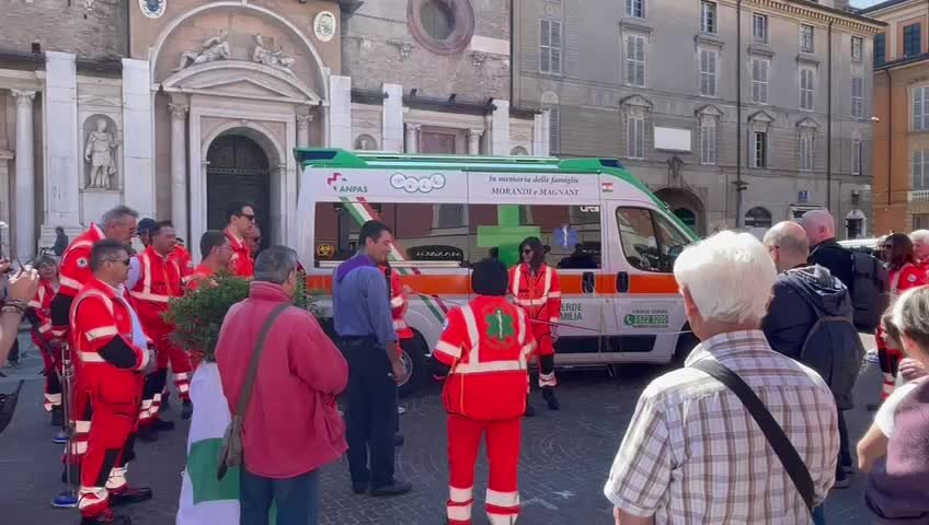 Reggio Emilia, inaugurata in Piazza Prampolini un'ambulanza pubblica assistenza della Croce Verde
